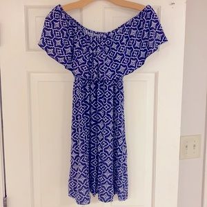 Shoulder length navy and white tart dress